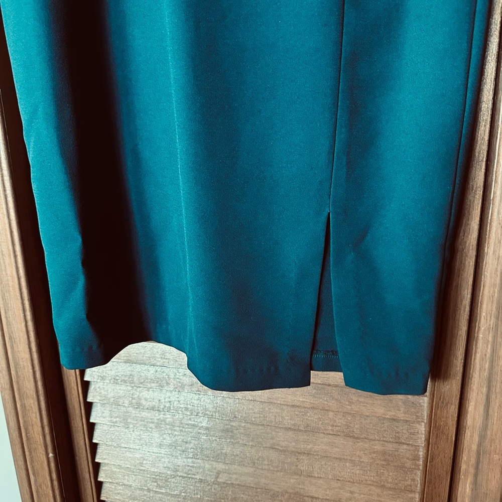 Dex jade Cold Shoulder Midi Dress - Picture 5 of 7
